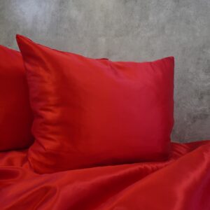 Silk pillowcase ‘Deep Red’